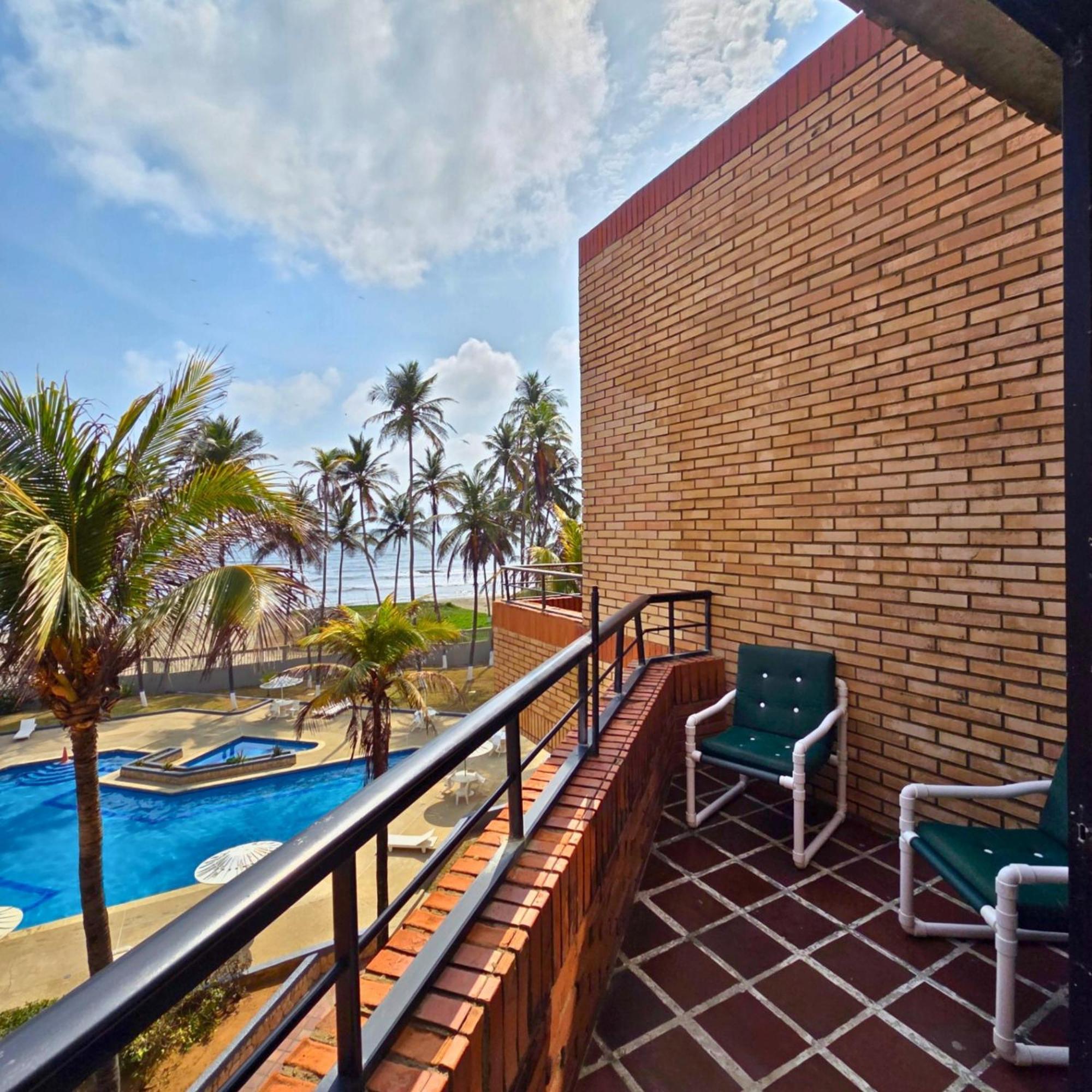 Tucacas, Frente Al Mar, Balcon, Piscina Y Playa Privada Apartman Kültér fotó