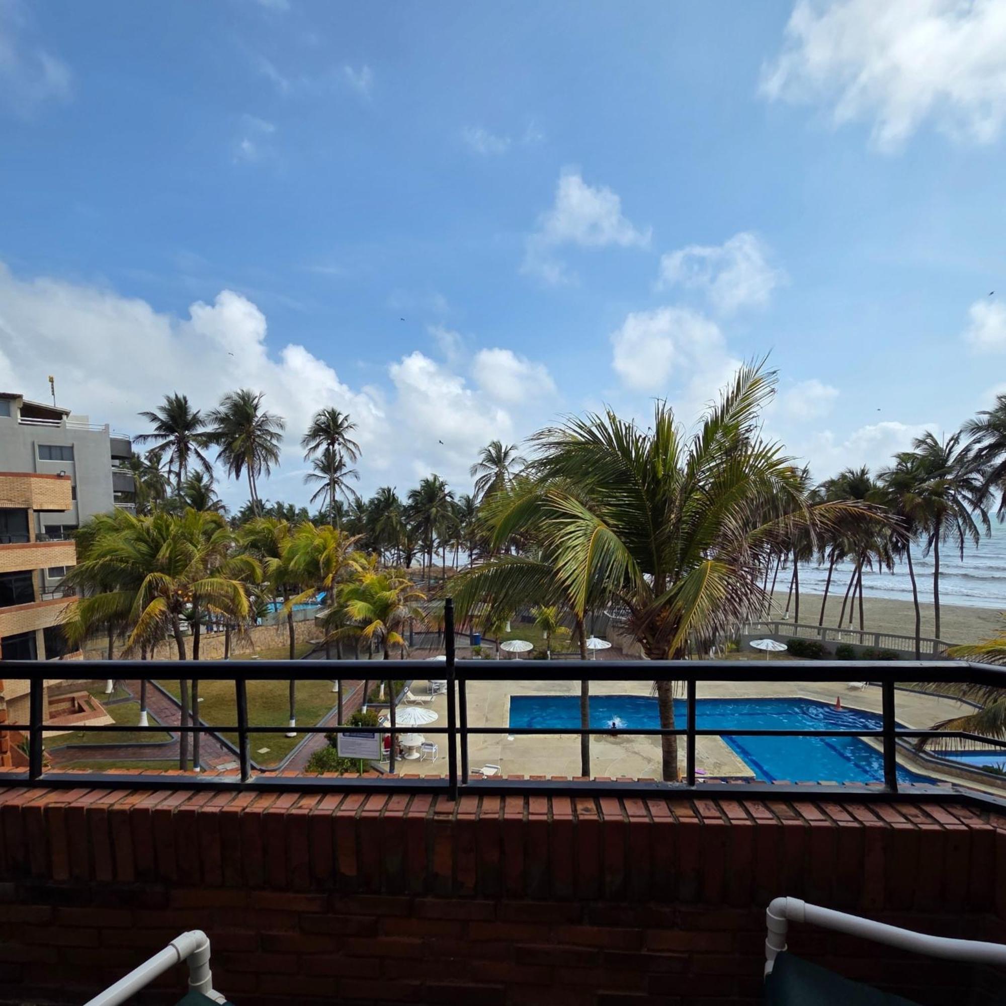 Tucacas, Frente Al Mar, Balcon, Piscina Y Playa Privada Apartman Kültér fotó