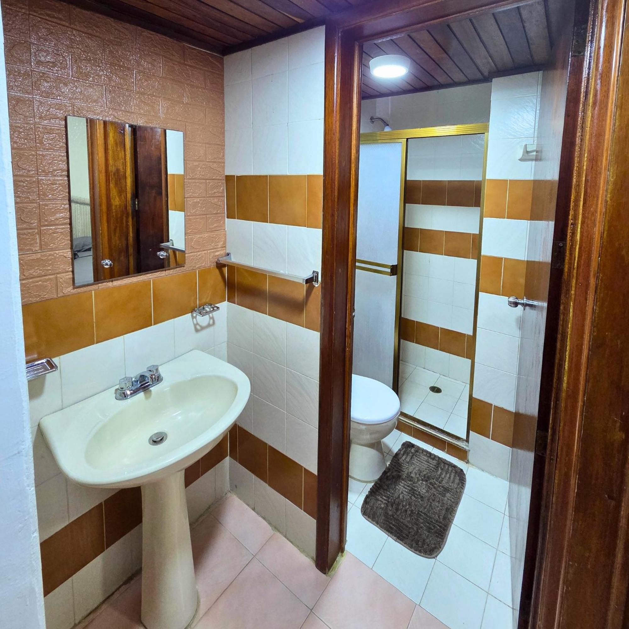 Tucacas, Frente Al Mar, Balcon, Piscina Y Playa Privada Apartman Kültér fotó