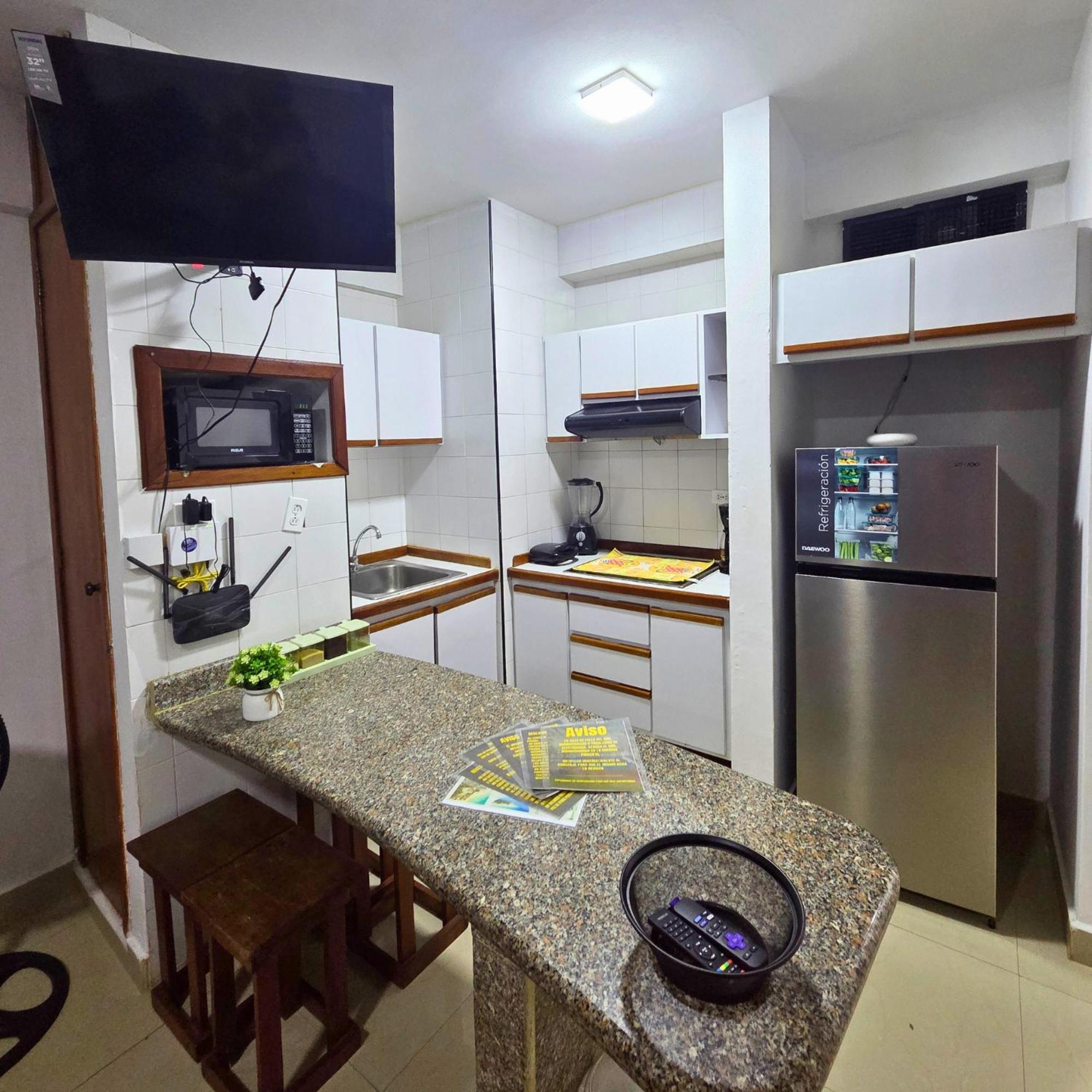 Tucacas, Frente Al Mar, Balcon, Piscina Y Playa Privada Apartman Kültér fotó