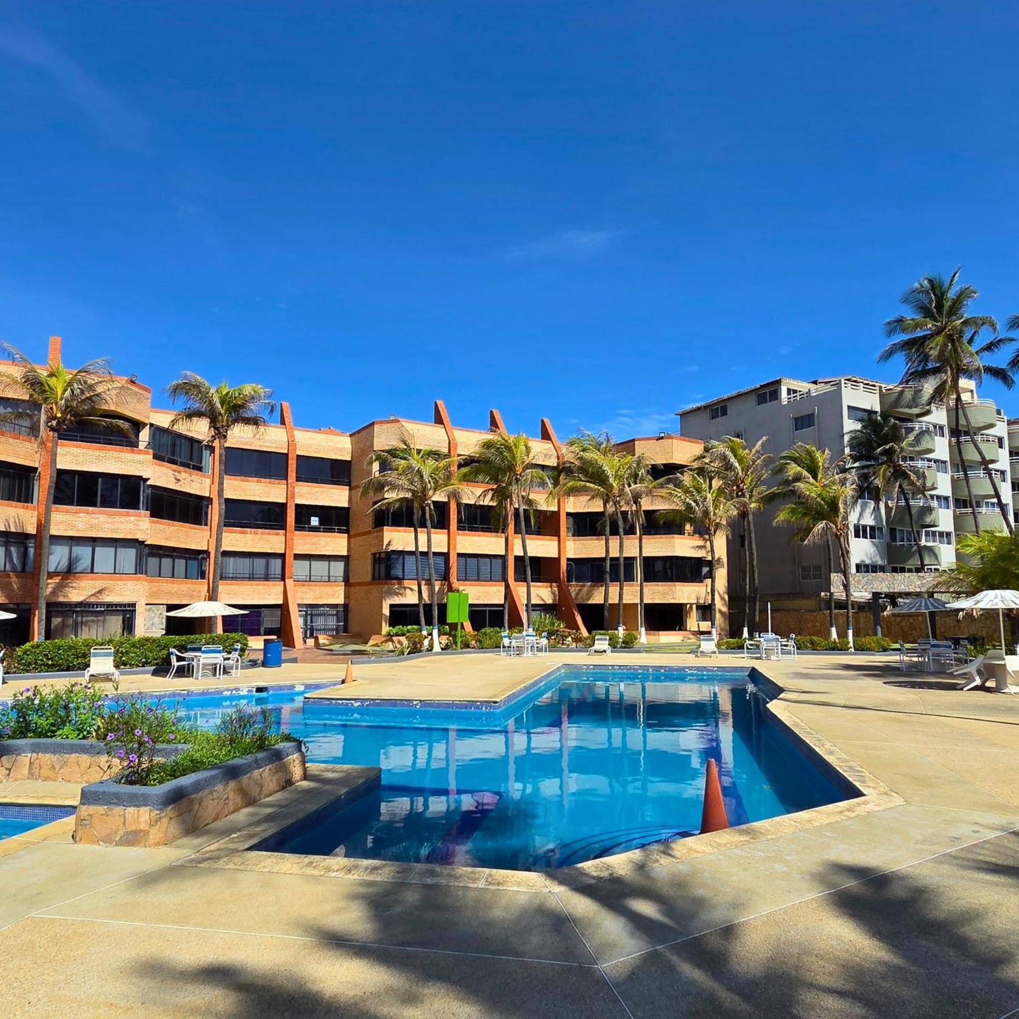 Tucacas, Frente Al Mar, Balcon, Piscina Y Playa Privada Apartman Kültér fotó
