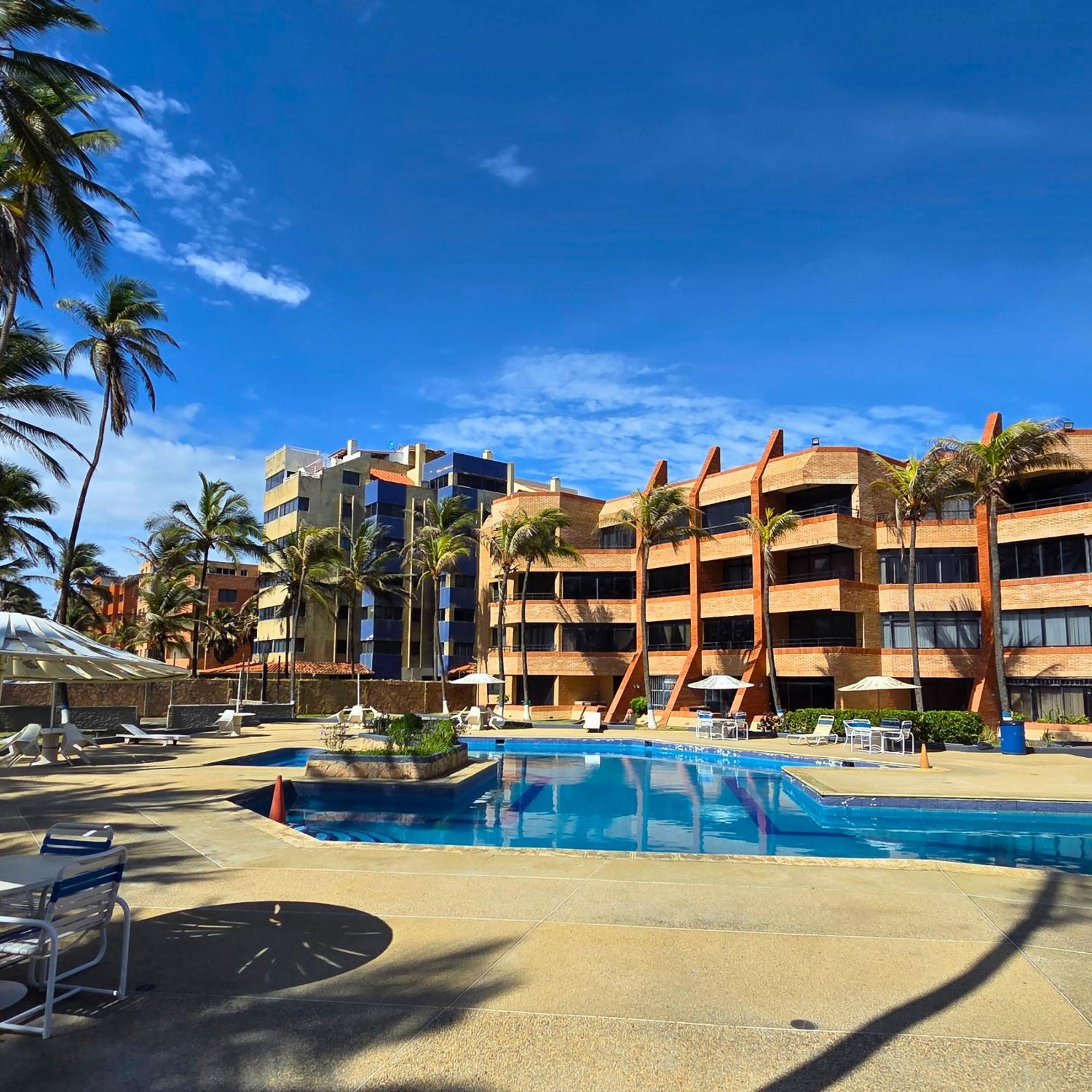 Tucacas, Frente Al Mar, Balcon, Piscina Y Playa Privada Apartman Kültér fotó