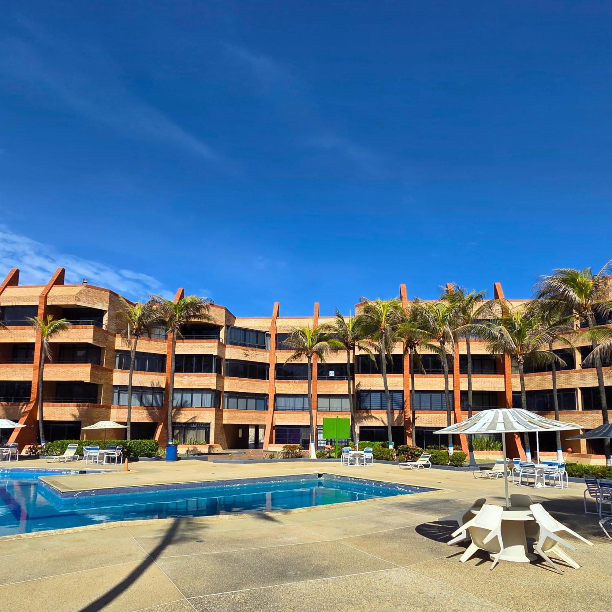 Tucacas, Frente Al Mar, Balcon, Piscina Y Playa Privada Apartman Kültér fotó