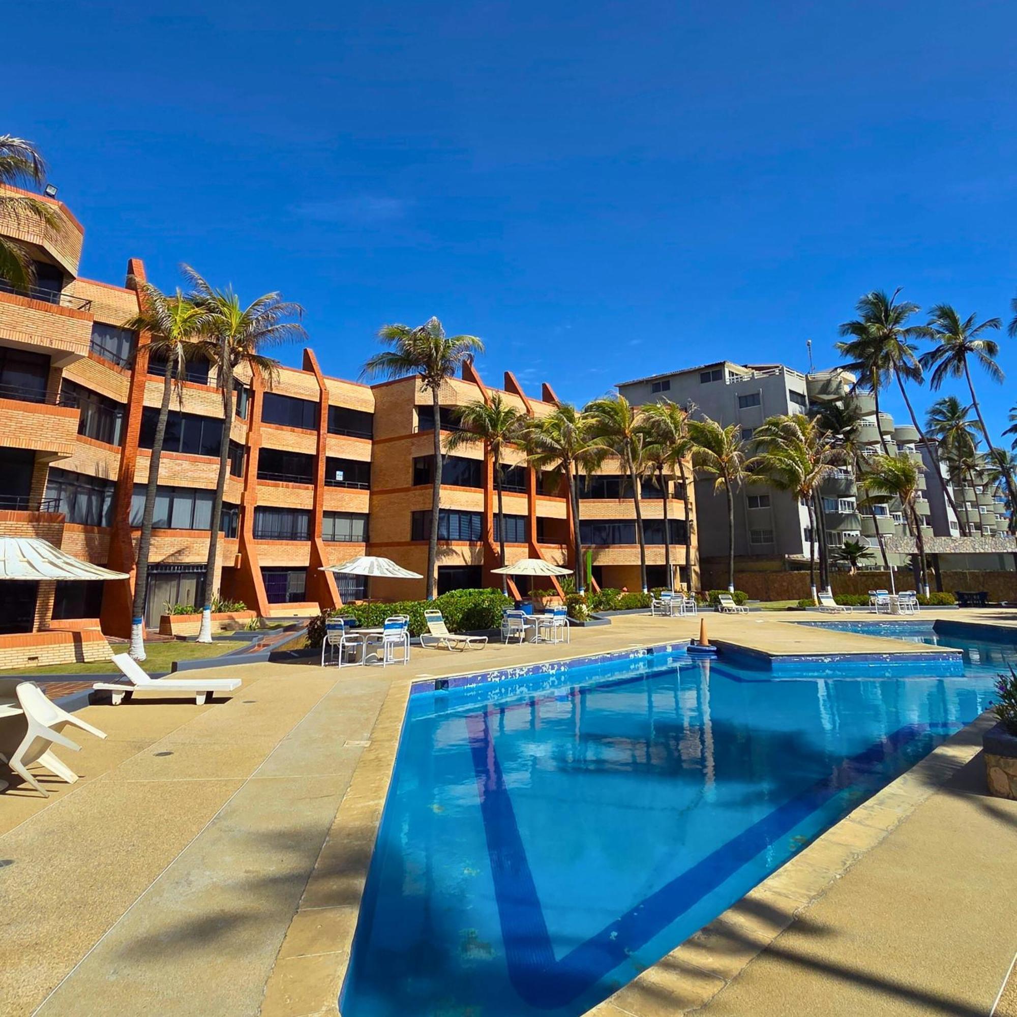 Tucacas, Frente Al Mar, Balcon, Piscina Y Playa Privada Apartman Kültér fotó